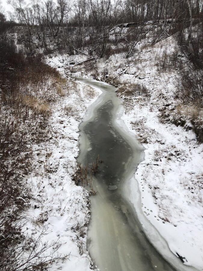 ビーバークリークの凍った川