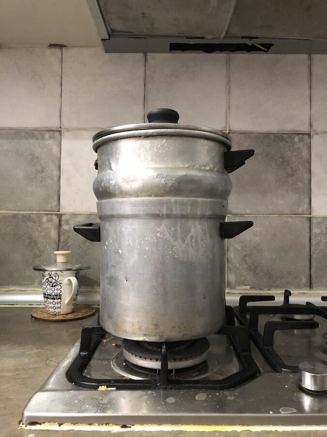 クスクスを調理する専用鍋