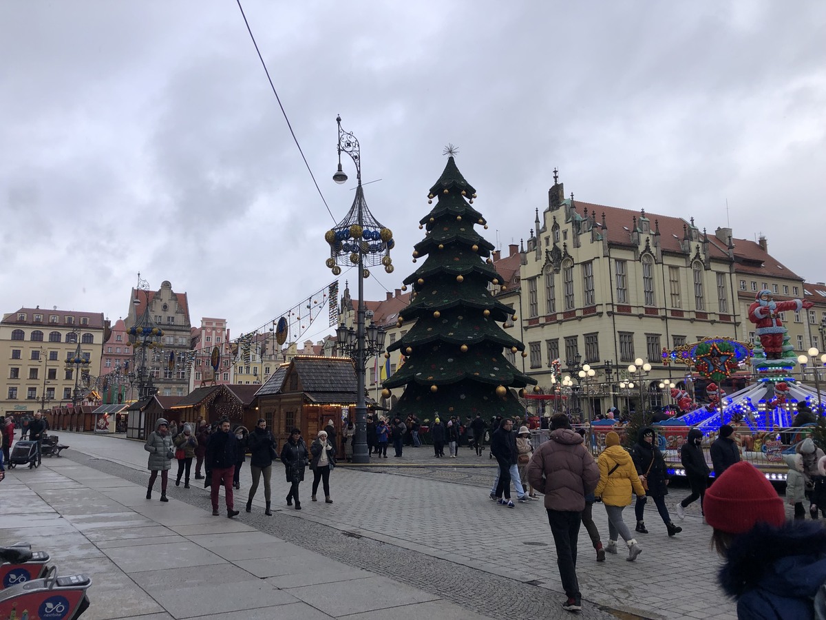 Wrocław Market Squareのクリスマス準備完了11月26日 (1)