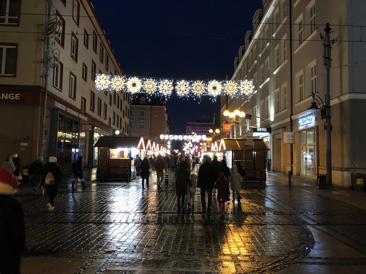 ヴロツワフ中心街のクリスマスマーケット20231223 (2)