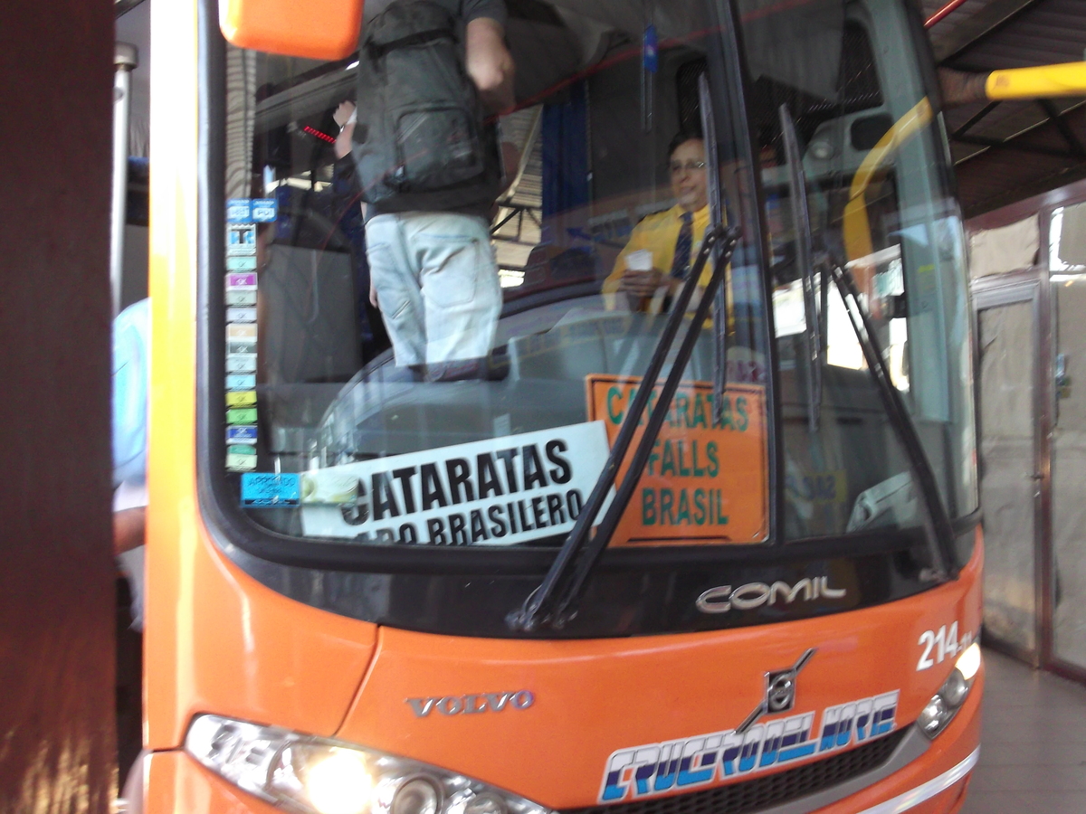 ブラジル側イグアス滝行きのバス