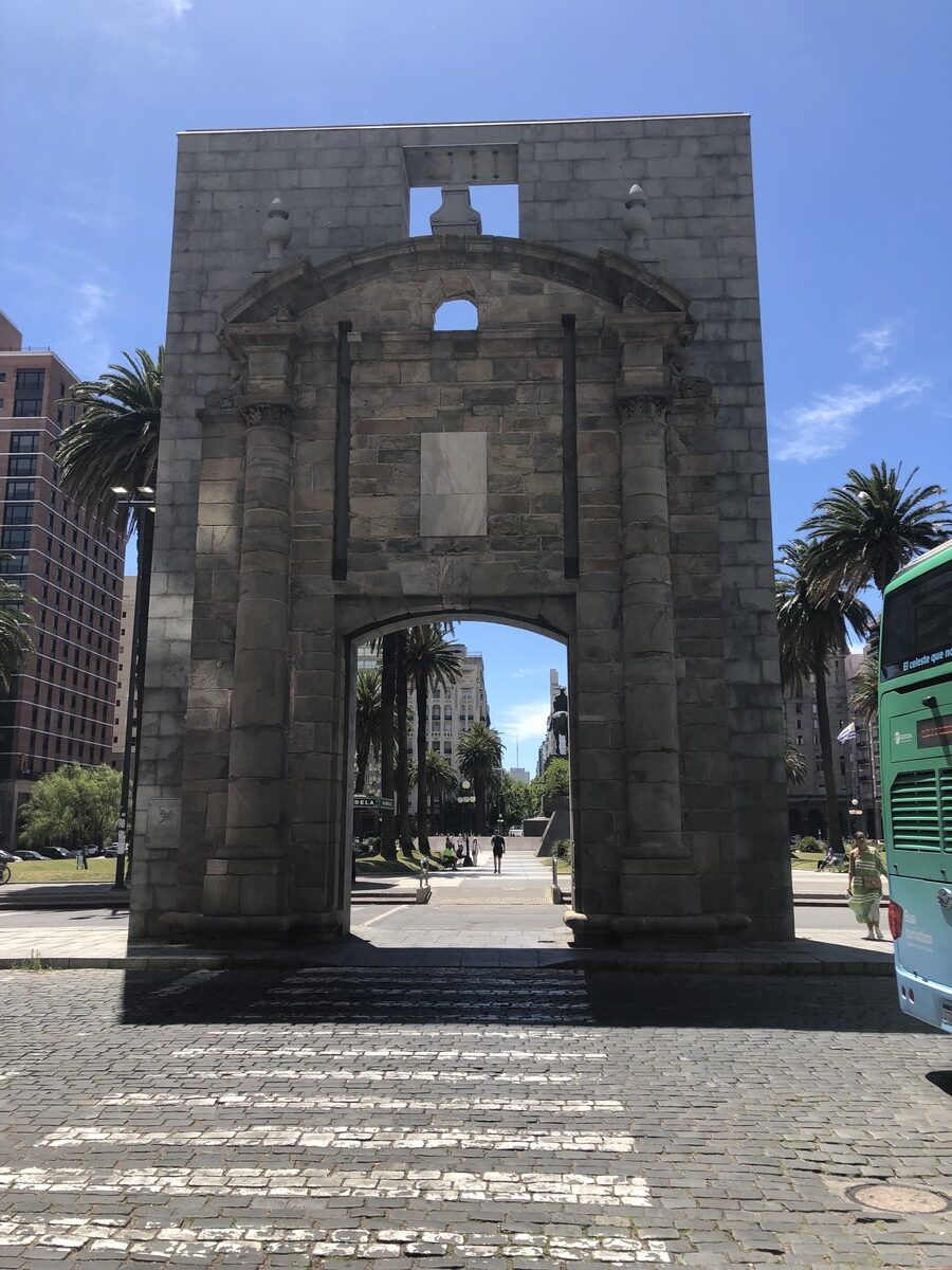 Puerta de la Ciudadela (2)