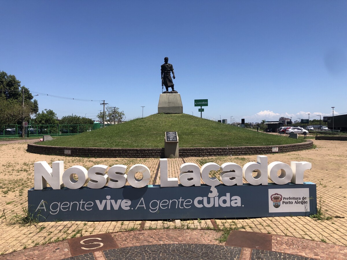 Monument to Laçador