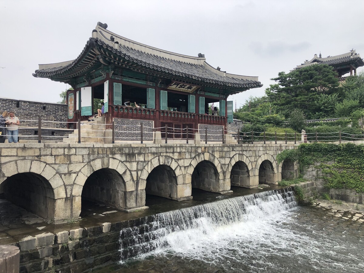 華虹門